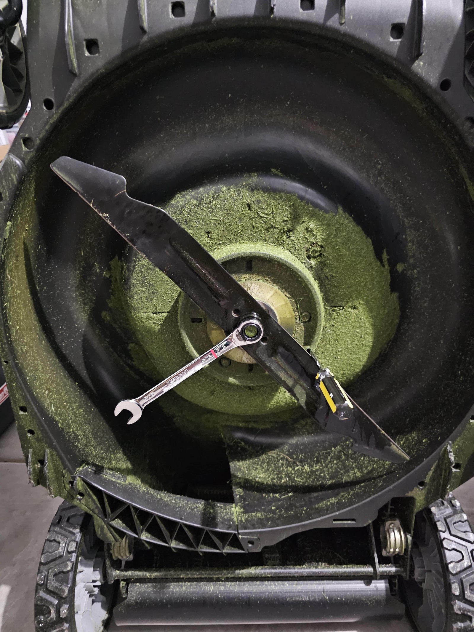 Are Honda Lawn Mower Blades Reverse Thread